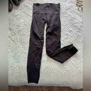 Spanx Look At Me Now Seamless Classic Black Leggings - Size Small